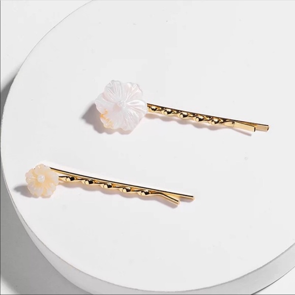 Accessories - NWOT Handmade White Floral Hair Clip Set of 2